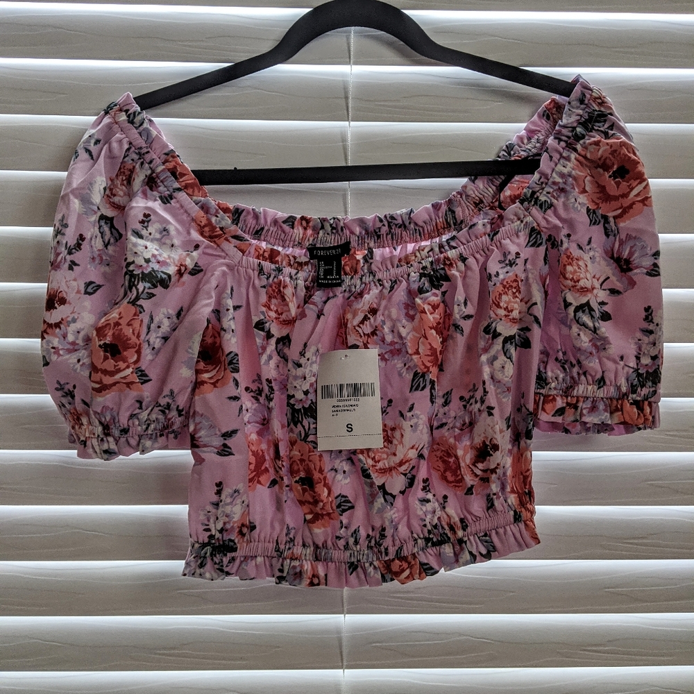 Forever 21 crop top w/floral detail